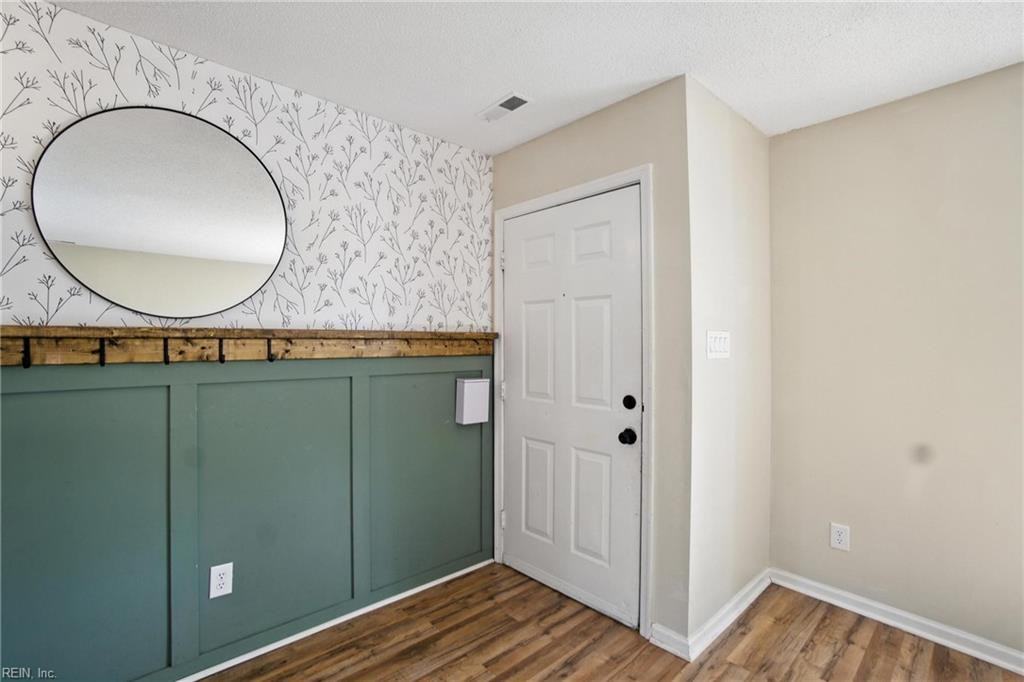 1005 Scarlet Oak Ct S - Photo 6 of 10