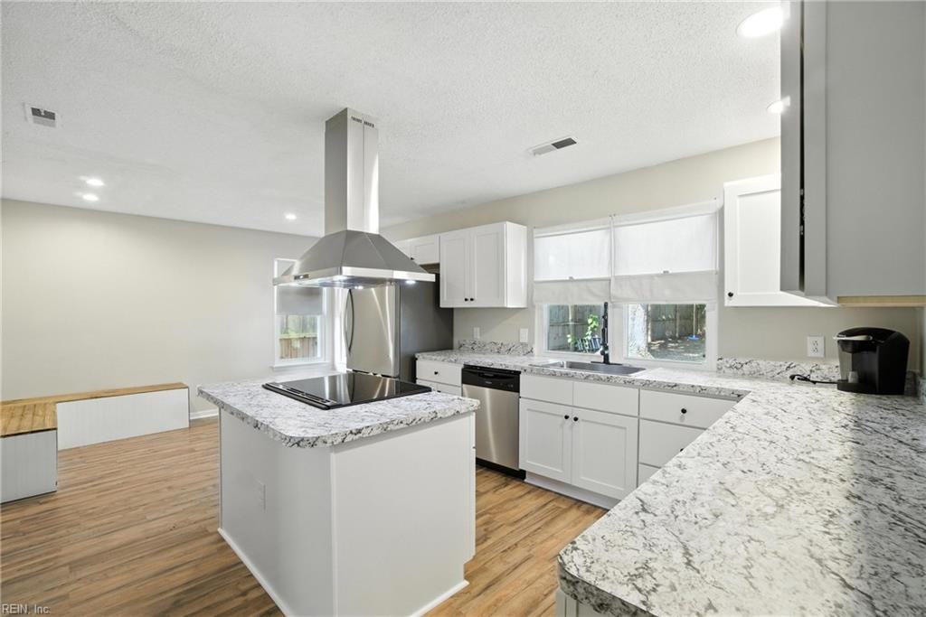 1005 Scarlet Oak Ct S - Photo 7 of 10