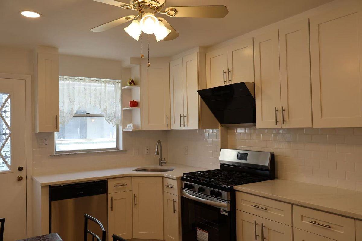 1847 Gladstone St - Photo 5 of 12
