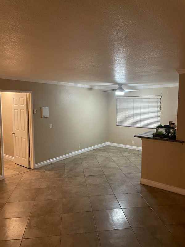 620 E Lexington Ave - Photo 3 of 5