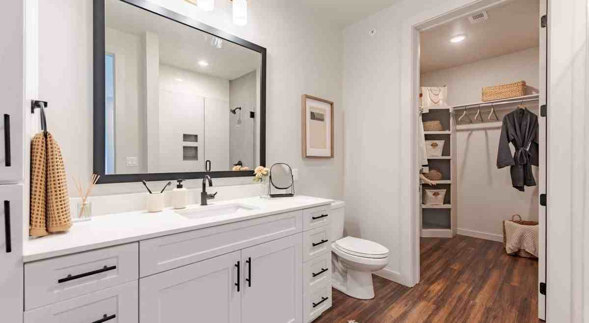 13621 Lyndhurst St - Photo 3 of 11