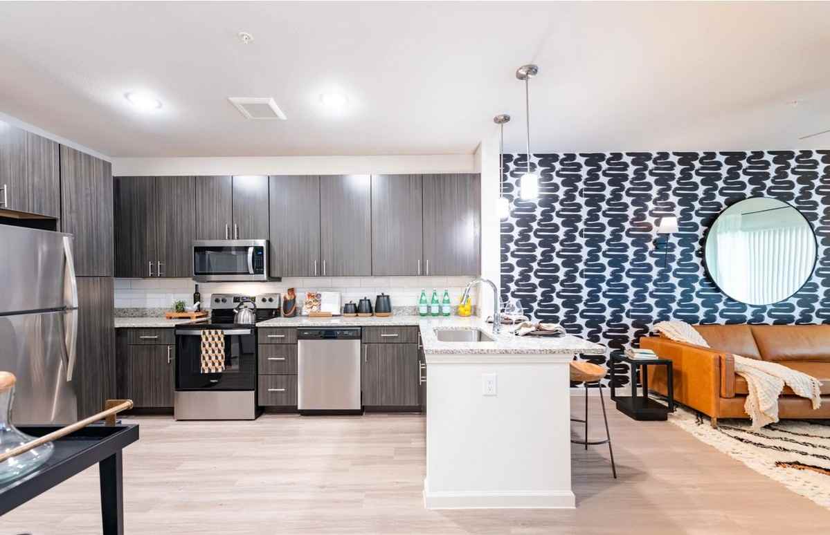 9225 N Lake Creek Pkwy - Photo 5 of 21