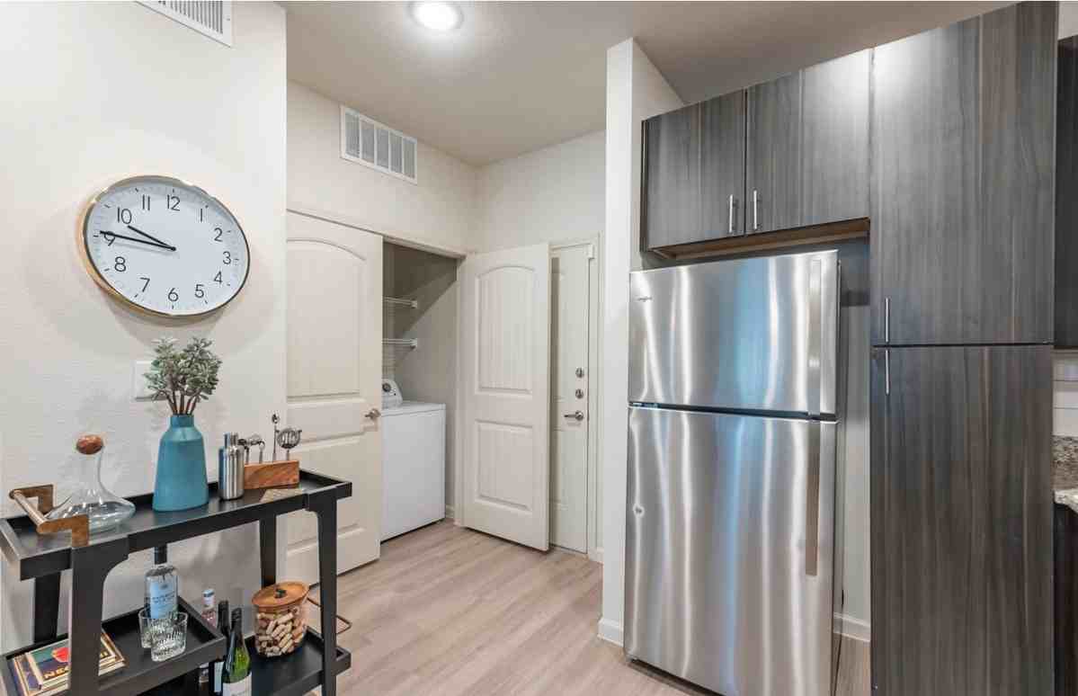 9225 N Lake Creek Pkwy - Photo 6 of 21