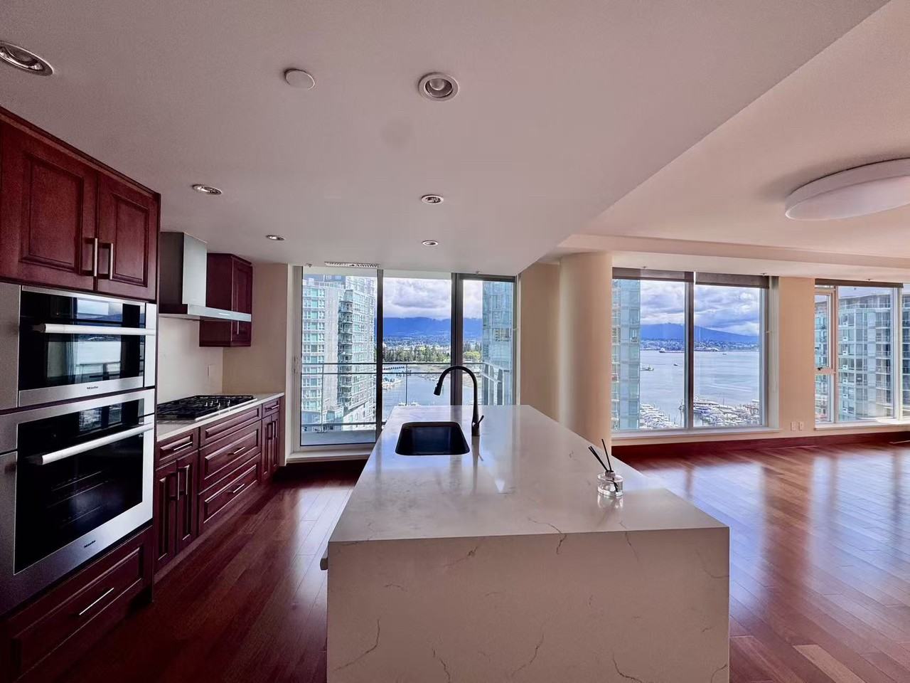 1499 W Pender St - Photo 3 of 14