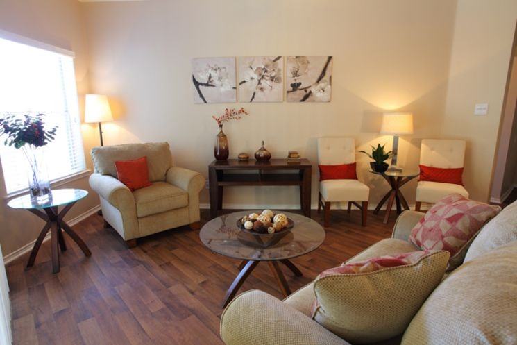 350 Cypress Creek Rd - Photo 3 of 8