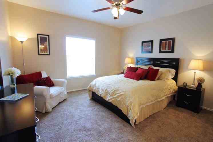 350 Cypress Creek Rd - Photo 4 of 8