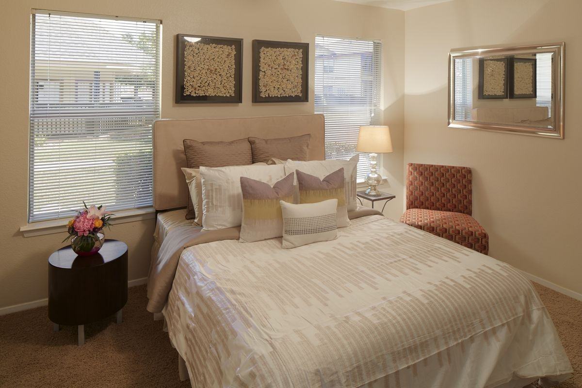 335 Cypress Creek Rd - Photo 3 of 6