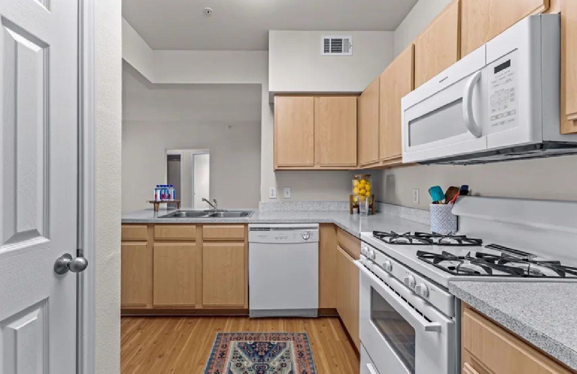 2101 S Lakeline Blvd - Photo 3 of 13