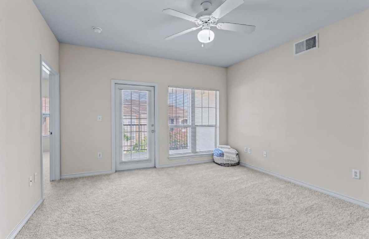 2101 S Lakeline Blvd - Photo 4 of 13