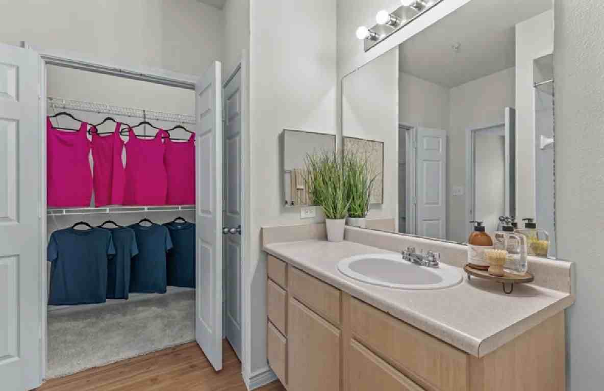 2101 S Lakeline Blvd - Photo 6 of 13