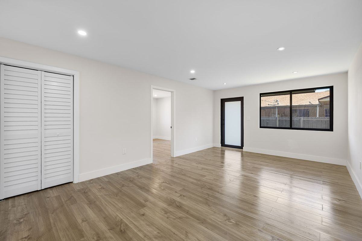 1522 Nw 41st St - Photo 5 of 5