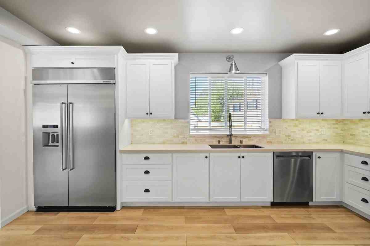 2910 Santa Carlotta St - Photo 7 of 42