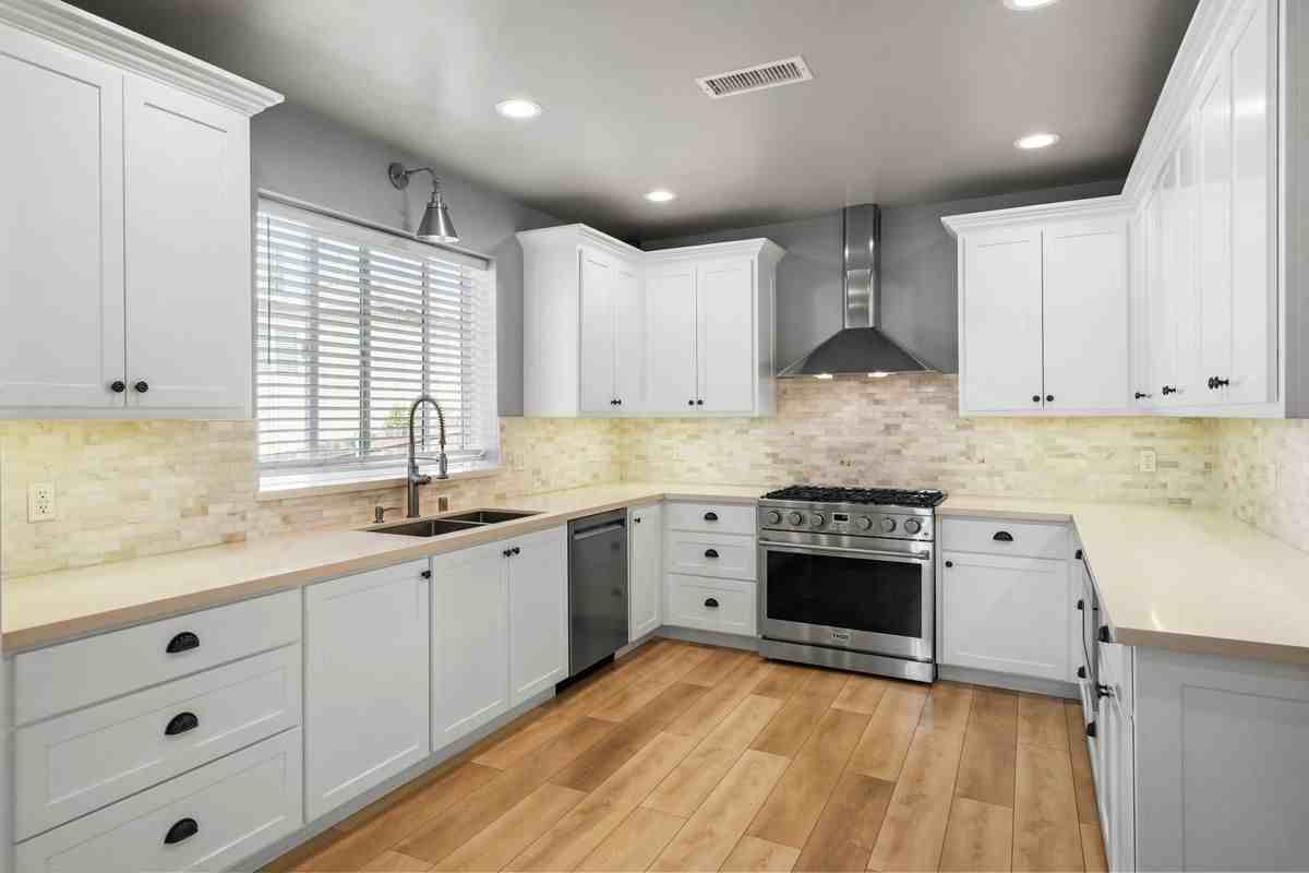 2910 Santa Carlotta St - Photo 3 of 42
