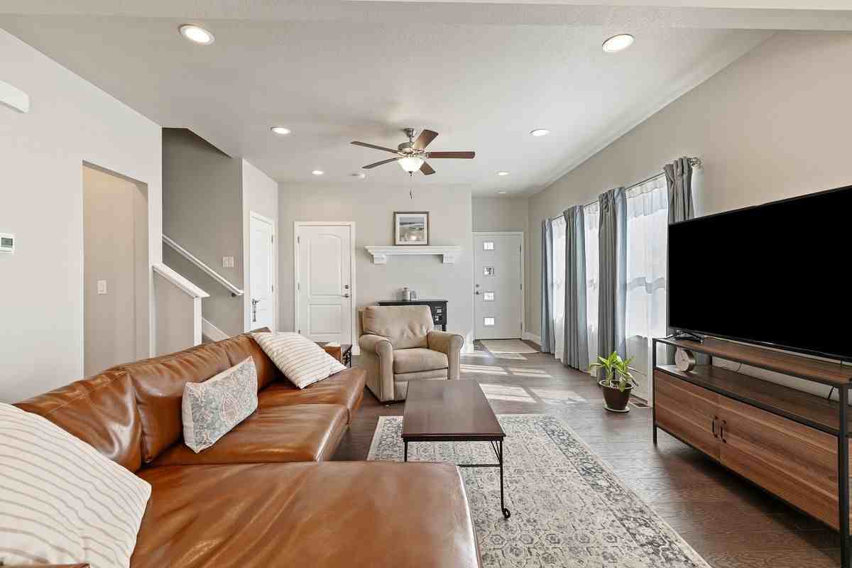 5324 Sky Top Ln - Photo 5 of 29