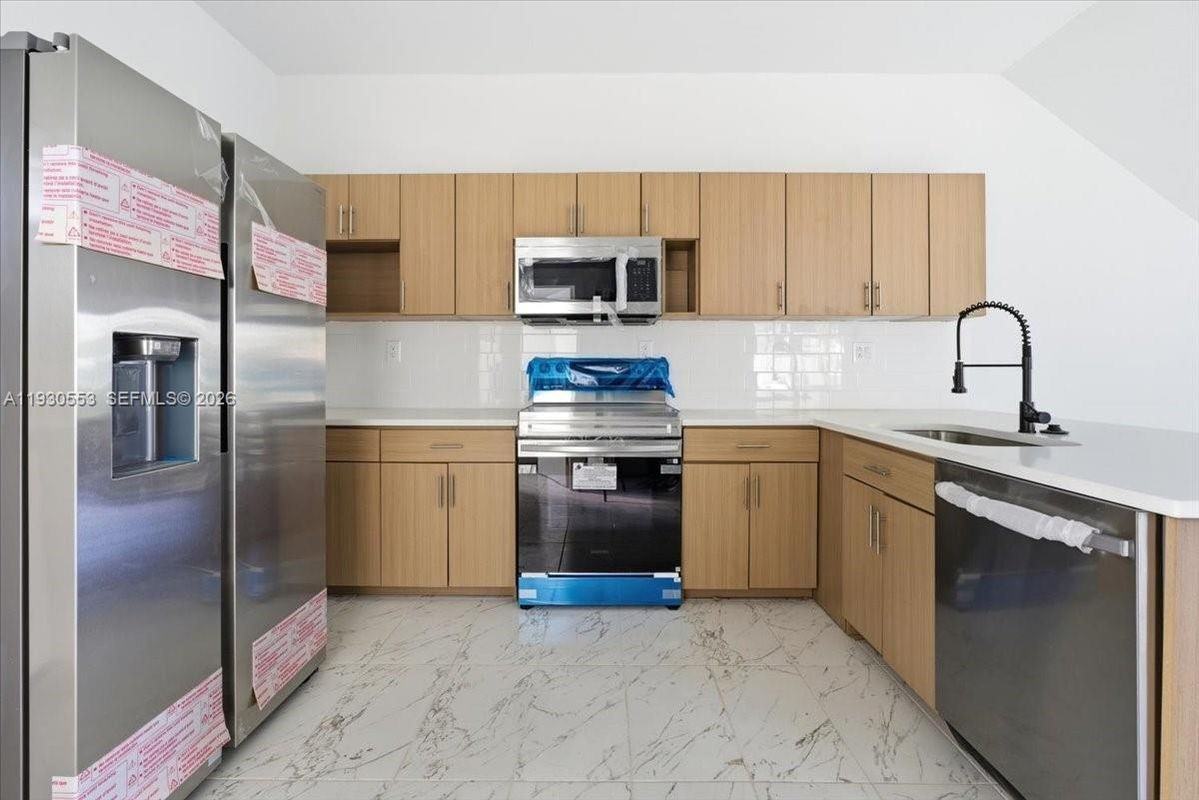 1126 Nw 28th St