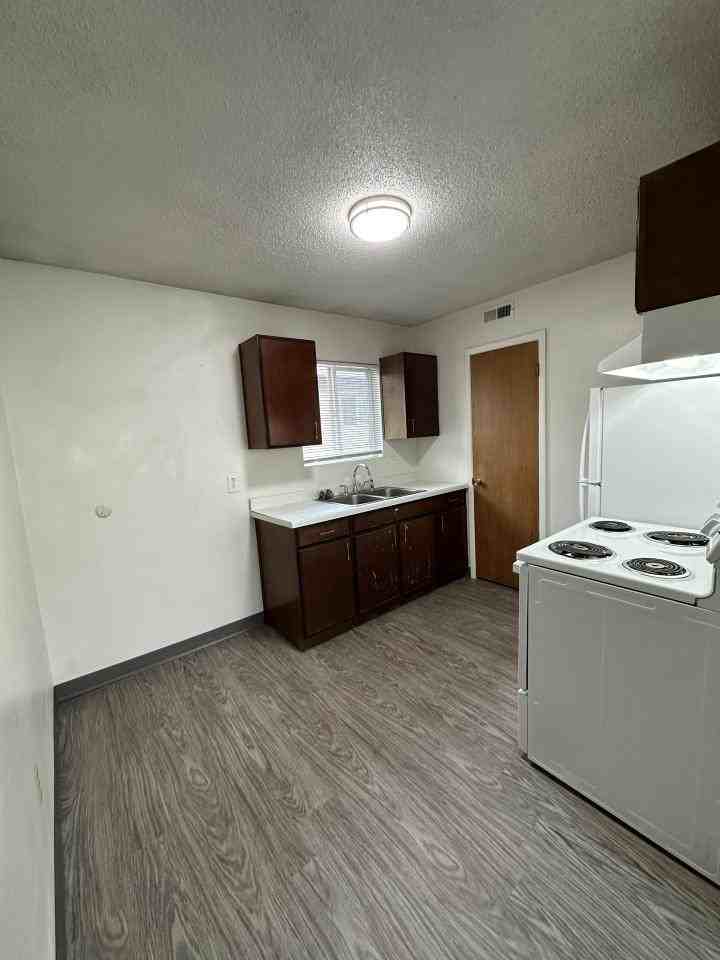 2024 Alderson Ave #4 - Photo 4 of 6