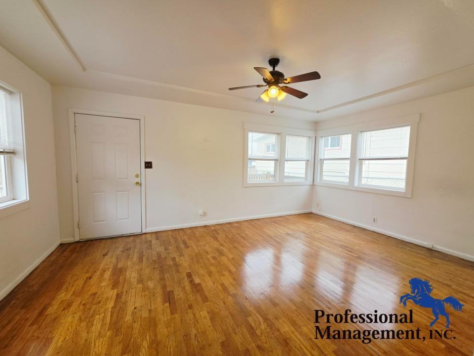 1327 Terry Ave - Photo 2 of 8