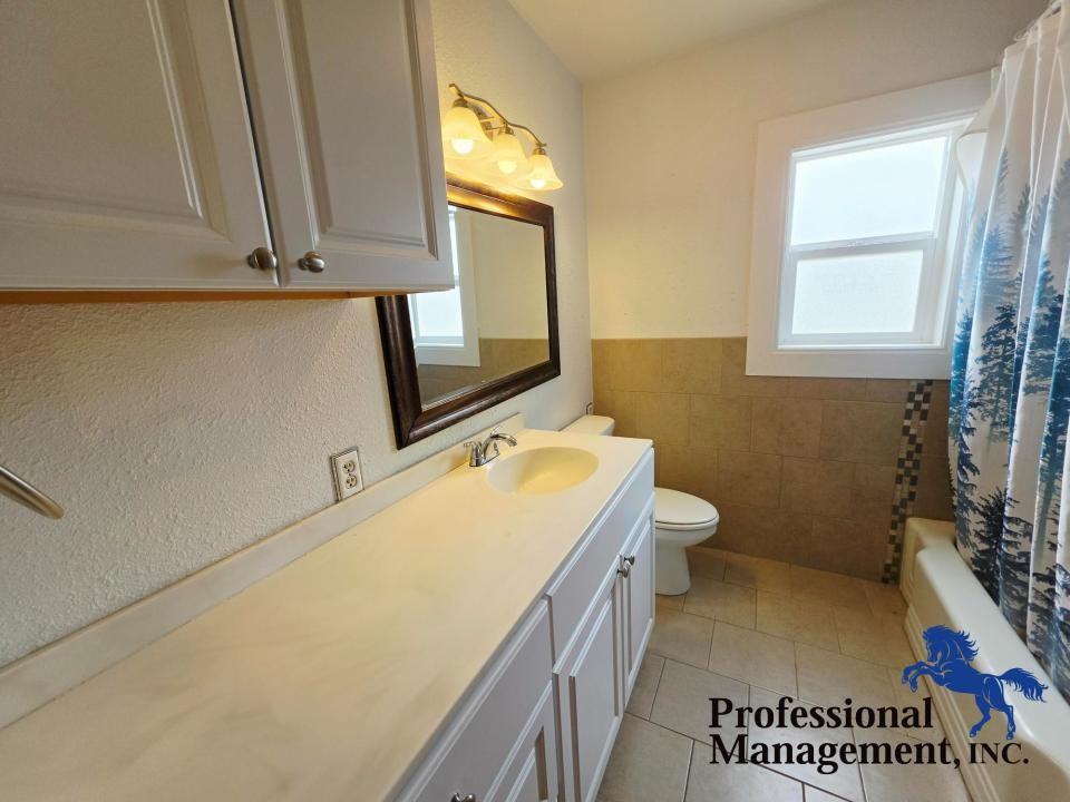 1327 Terry Ave - Photo 5 of 8