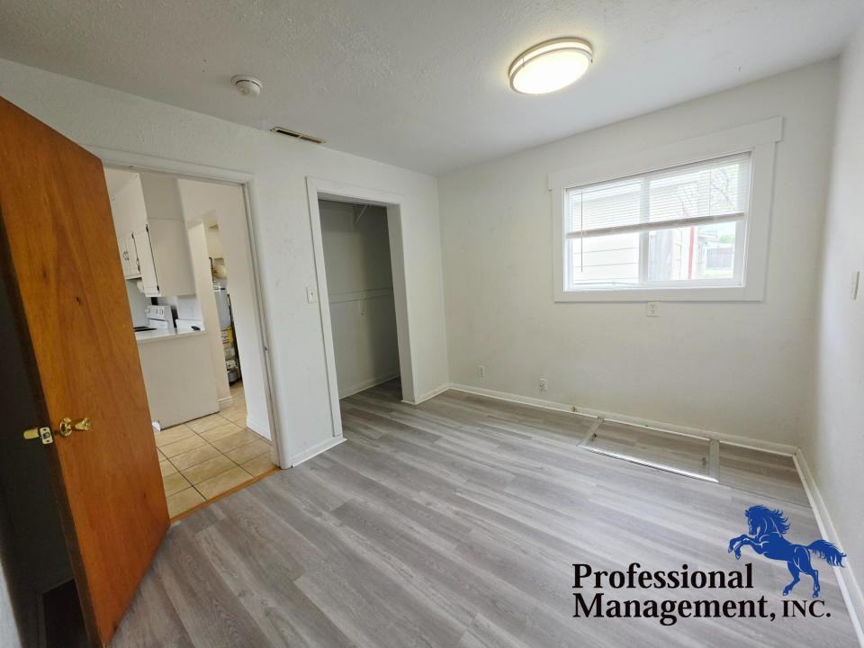 1327 Terry Ave - Photo 6 of 8