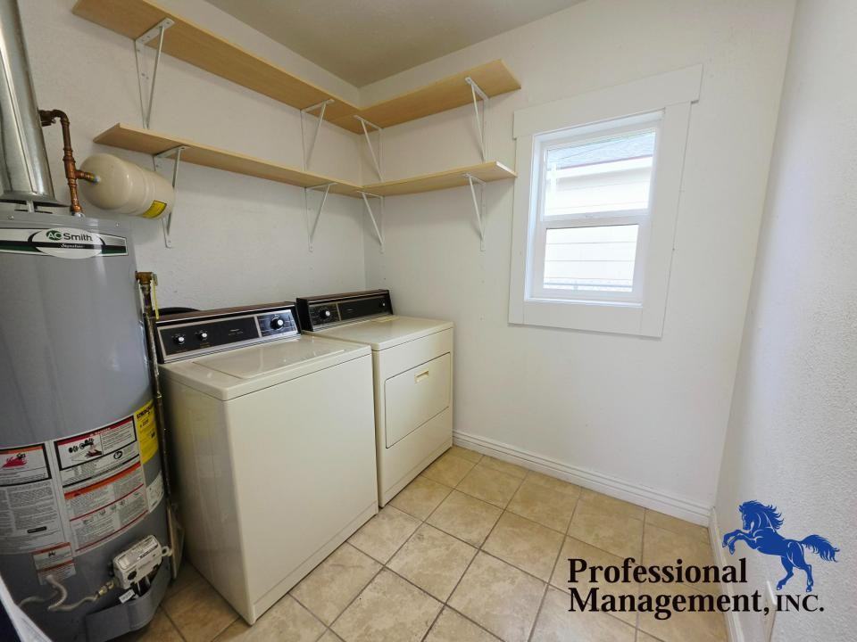 1327 Terry Ave - Photo 7 of 8