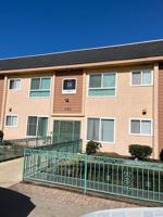 featured image of 1422 Holly Ave