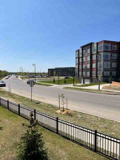 315 Dickson Cres - Photo 3 of 28