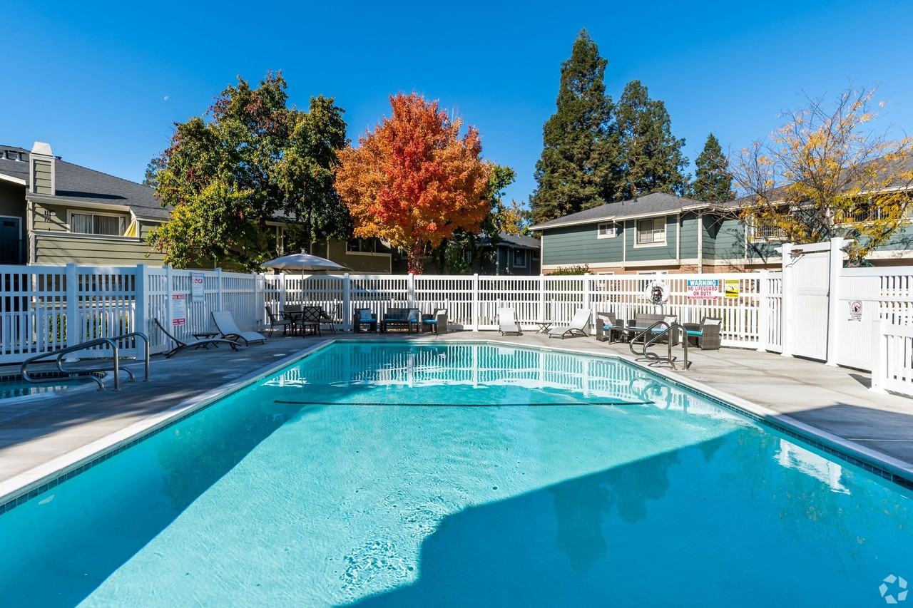 PORTOLA MEADOWS - Photo 4 of 20