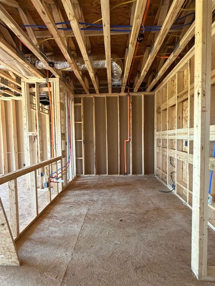 Crestview - Photo 5 of 31