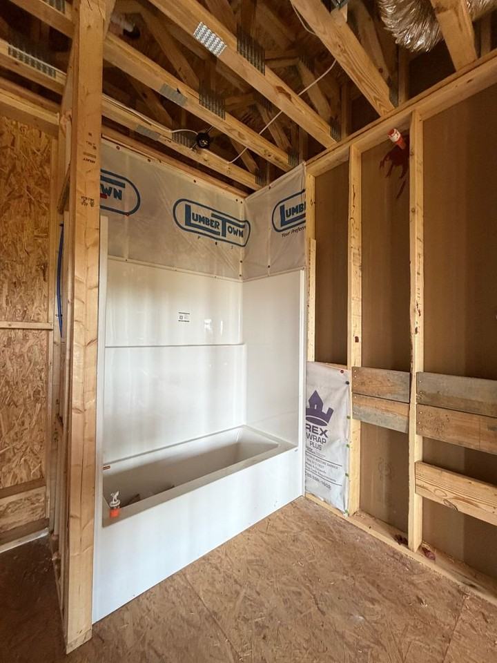 Crestview - Photo 6 of 31