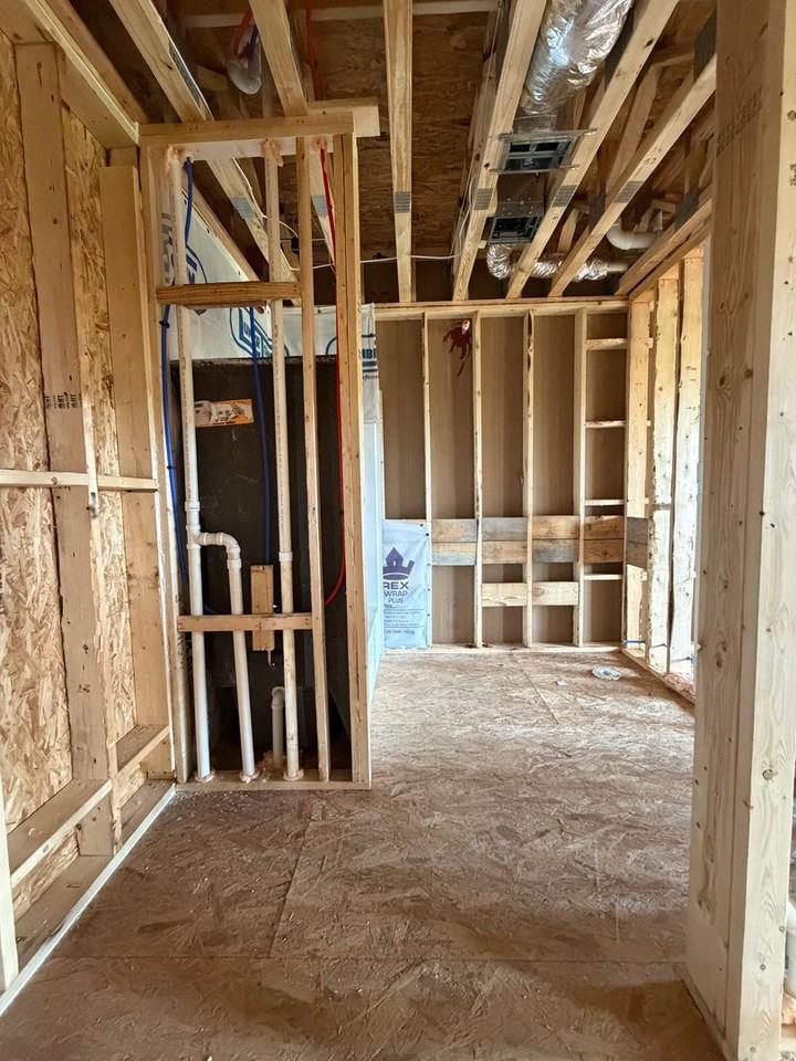 Crestview - Photo 7 of 31