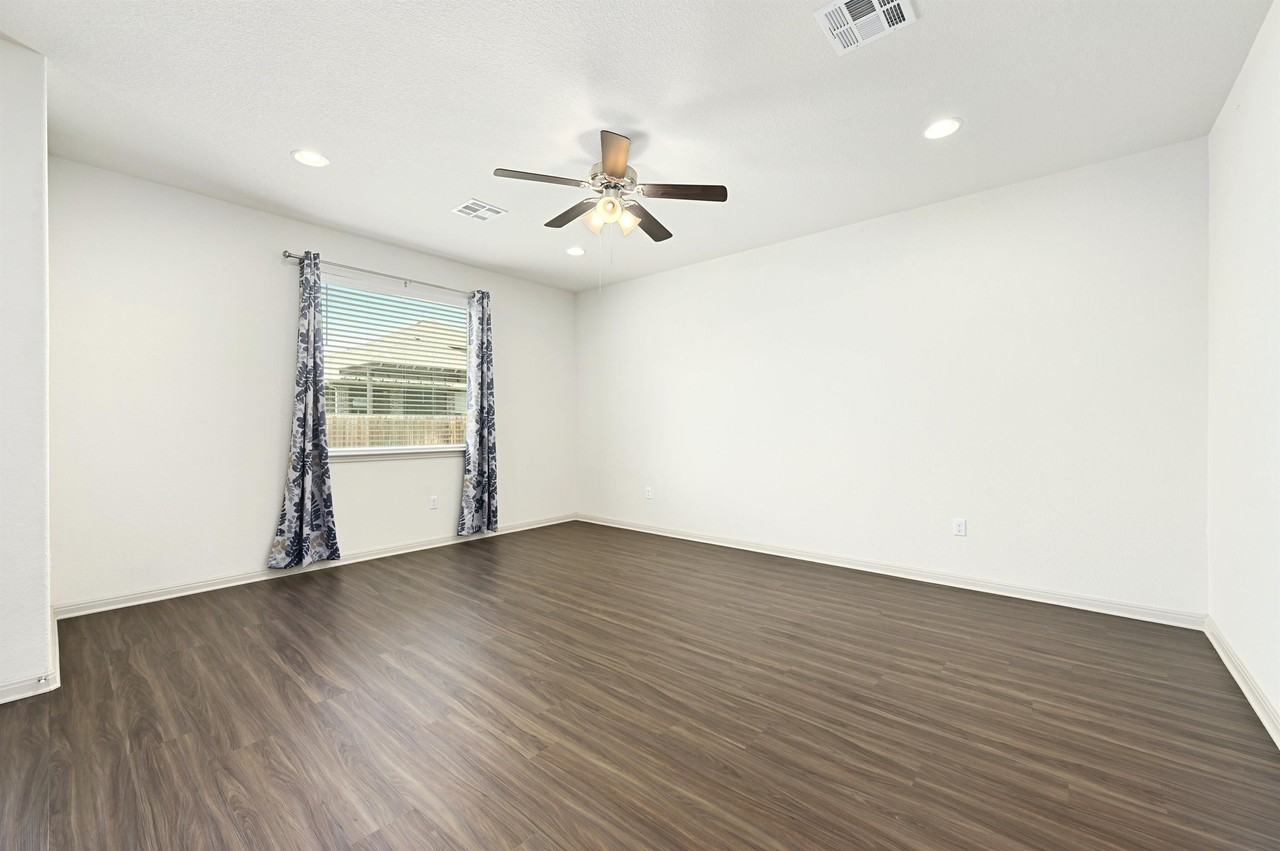 Calasetta Dr - Photo 5 of 10