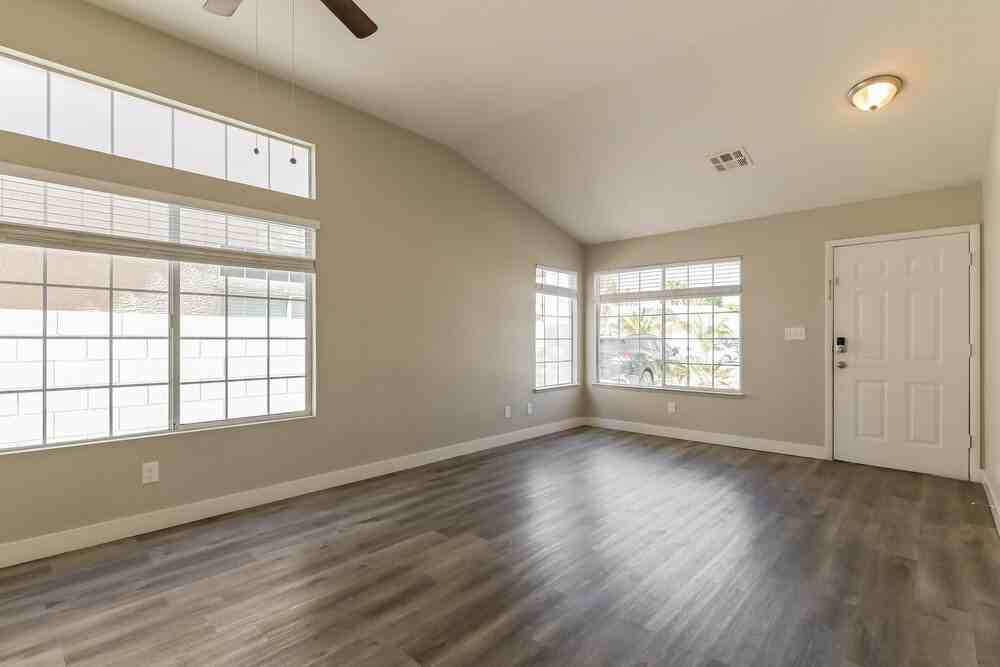 801 Zinnia Cir - Photo 4 of 16