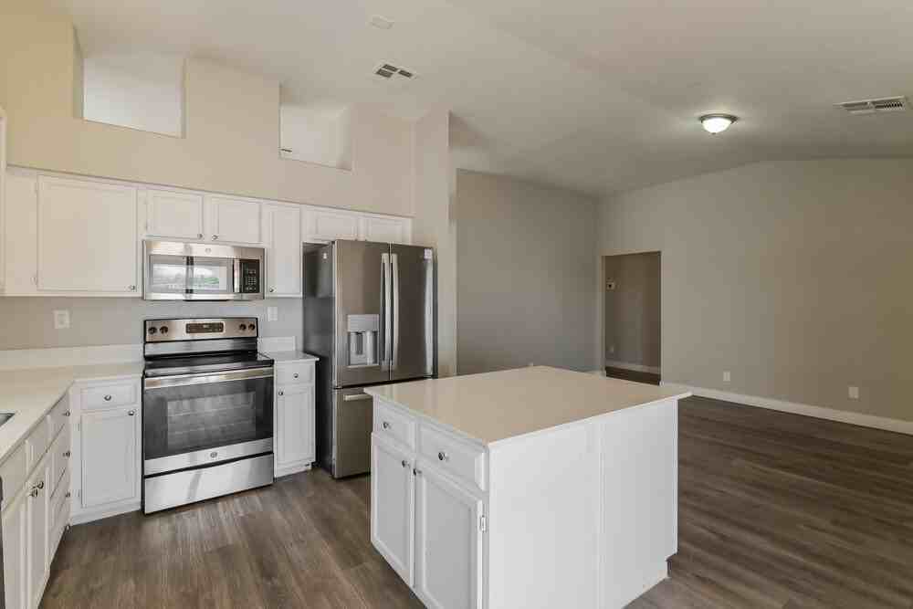 801 Zinnia Cir - Photo 7 of 16