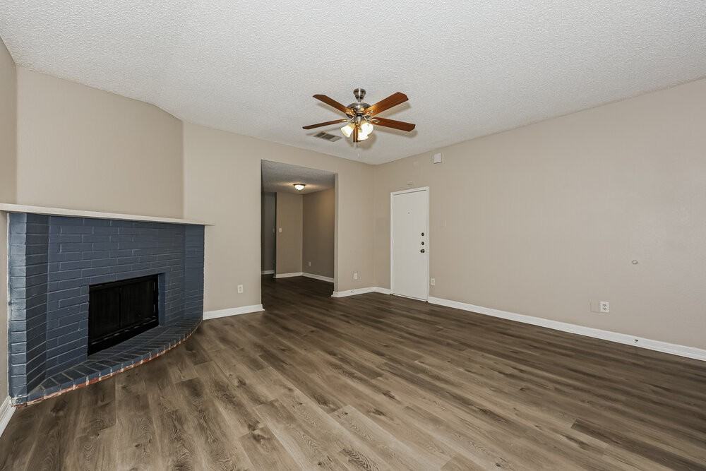 621 Hollyberry Dr - Photo 3 of 16