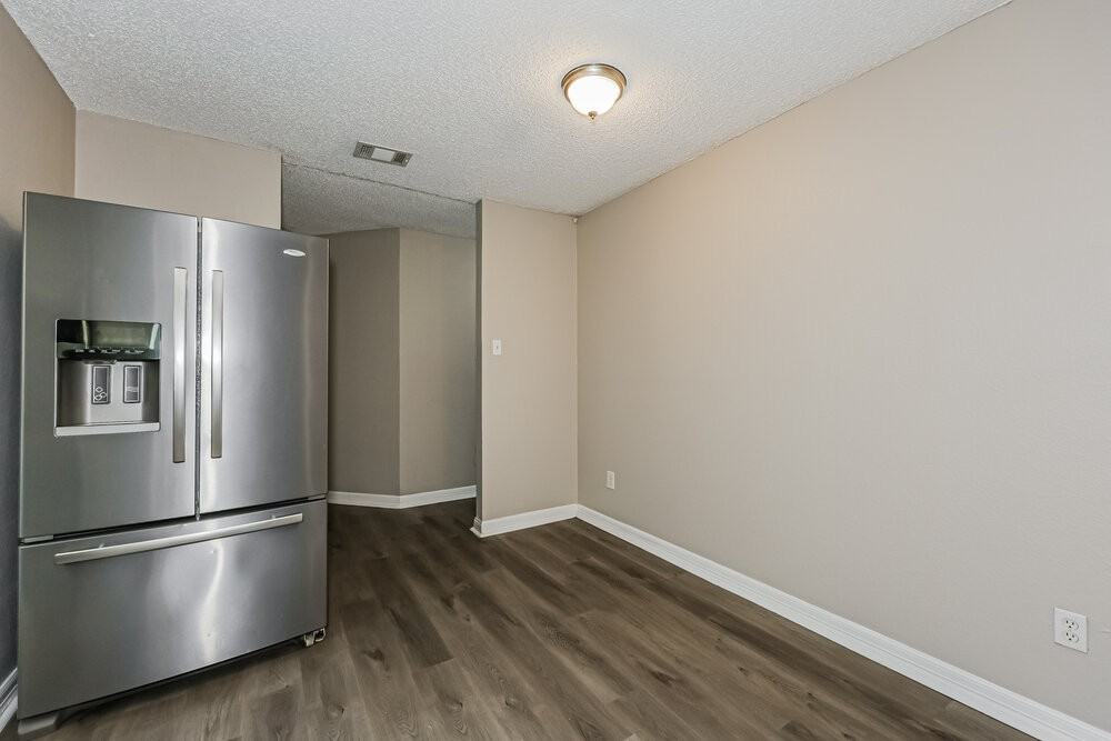 621 Hollyberry Dr - Photo 6 of 16