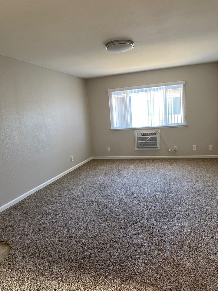 916 Blue St #6 - Photo 2 of 5
