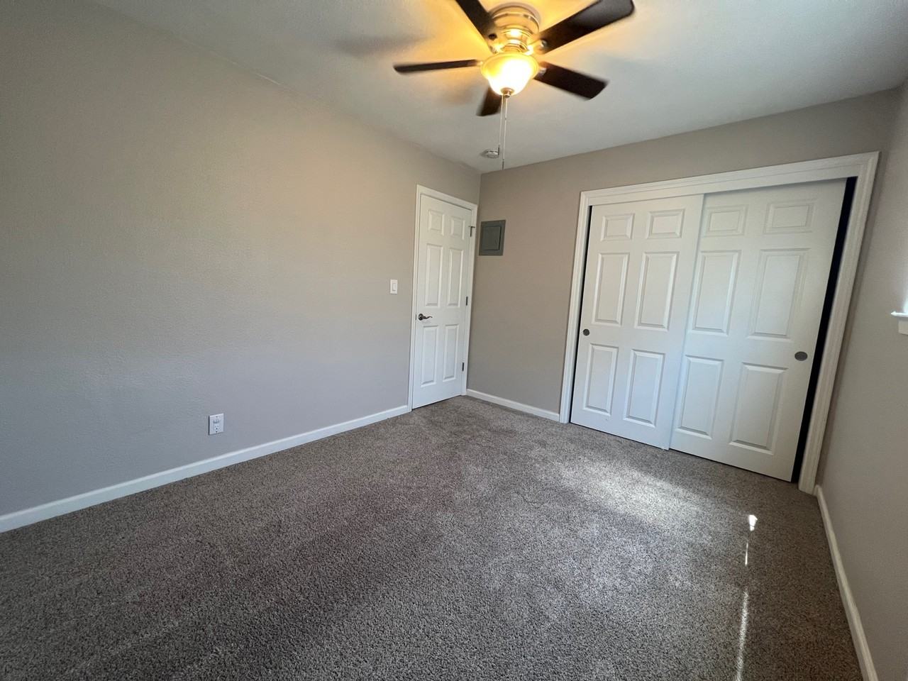 916 Blue St #6 - Photo 3 of 5