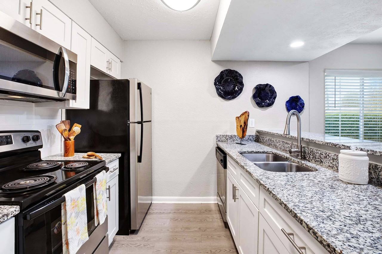 Waters Edge Apartments - Photo 2 of 18