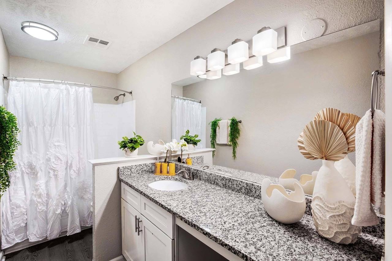 Waters Edge Apartments - Photo 6 of 18