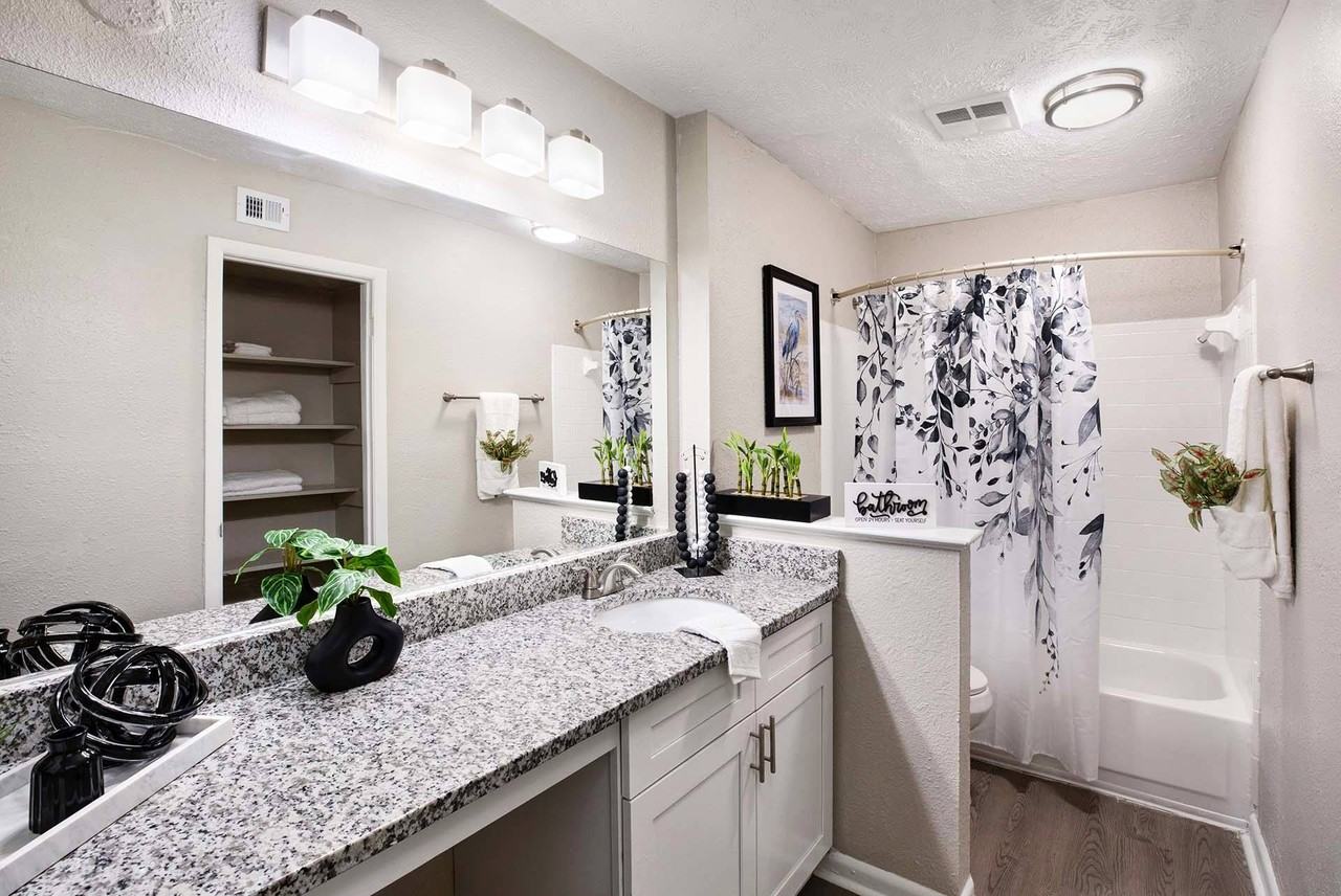 Waters Edge Apartments - Photo 7 of 22