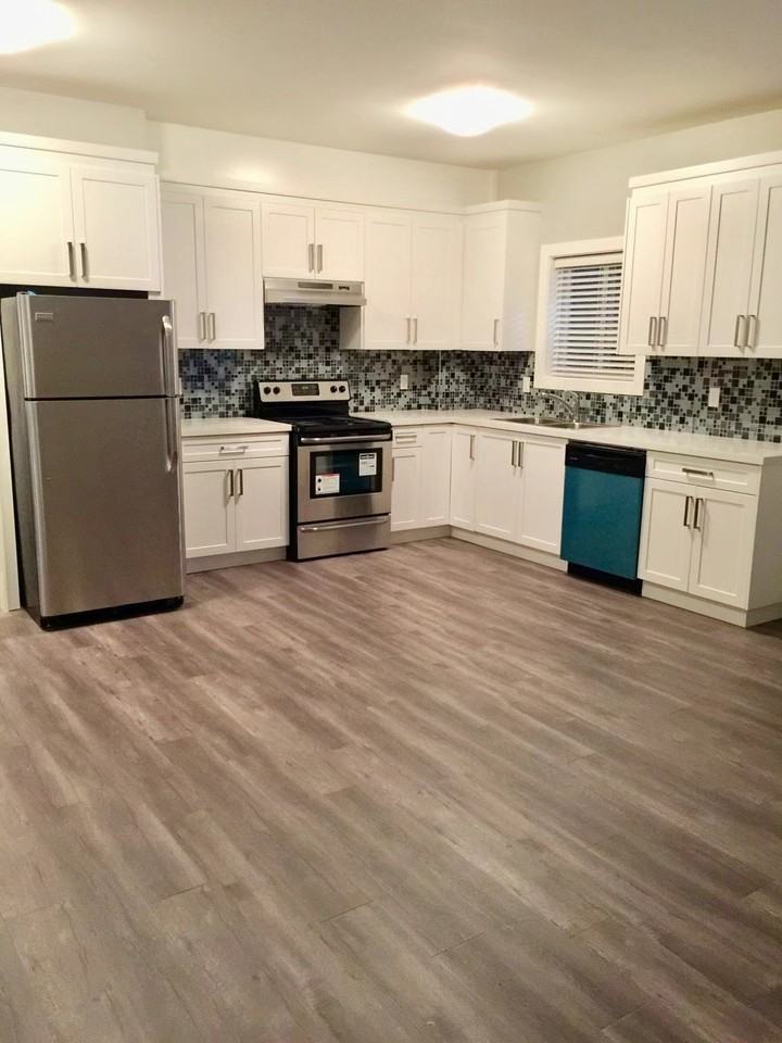 16318 28 Avenue - Photo 2 of 4