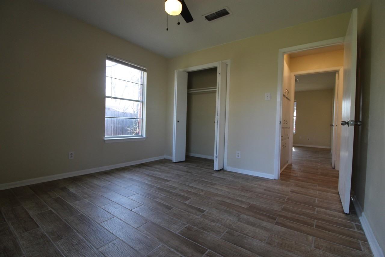 3303 Brookbend Dr - Photo 2 of 15