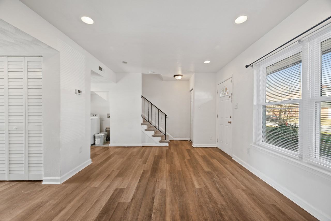 5831 E Hastings Arch #1 - Photo 6 of 11