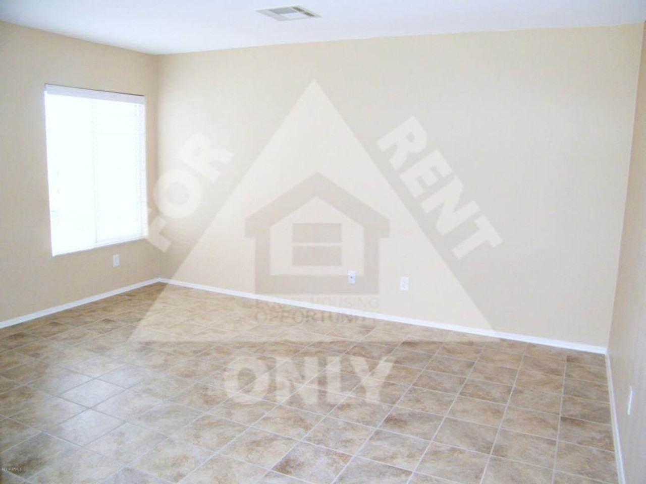 22265 W Twilight Trl - Photo 2 of 10