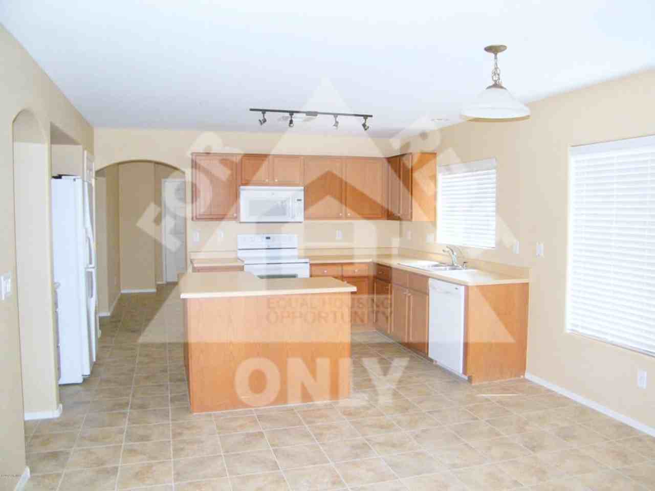 22265 W Twilight Trl - Photo 3 of 10