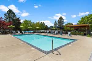 featured image of 1206 Nw Tahoe Ln