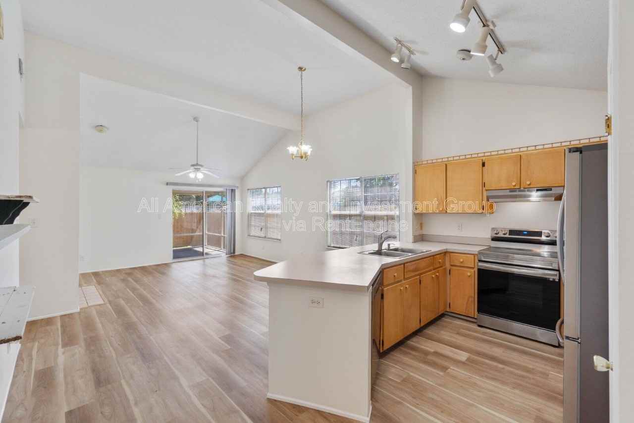 510 Woodland Park Cir - Photo 4 of 22