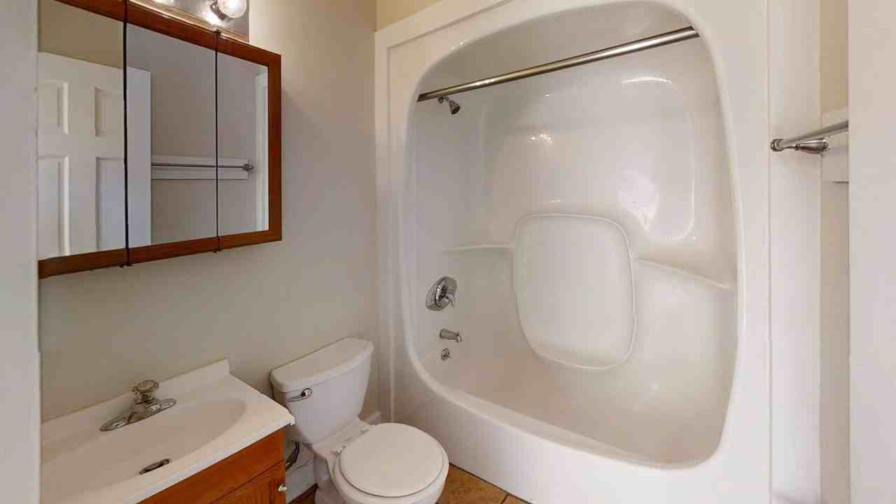 1372 Indianola Ave - Photo 4 of 5