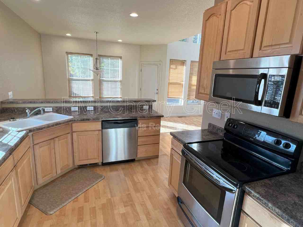 5271 Canyon View Dr - Photo 7 of 44