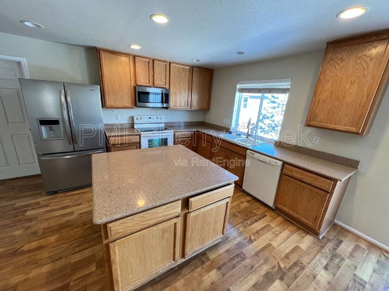 1808 Morningview Ln - Photo 7 of 30